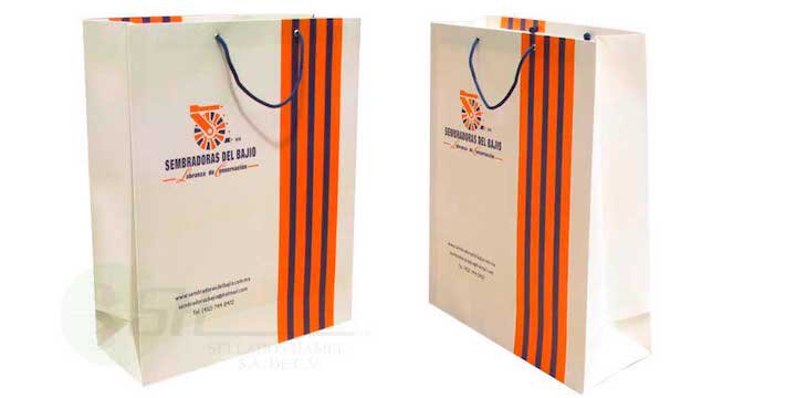 BOLSA DE PAPEL CON ASA DE MACRAME